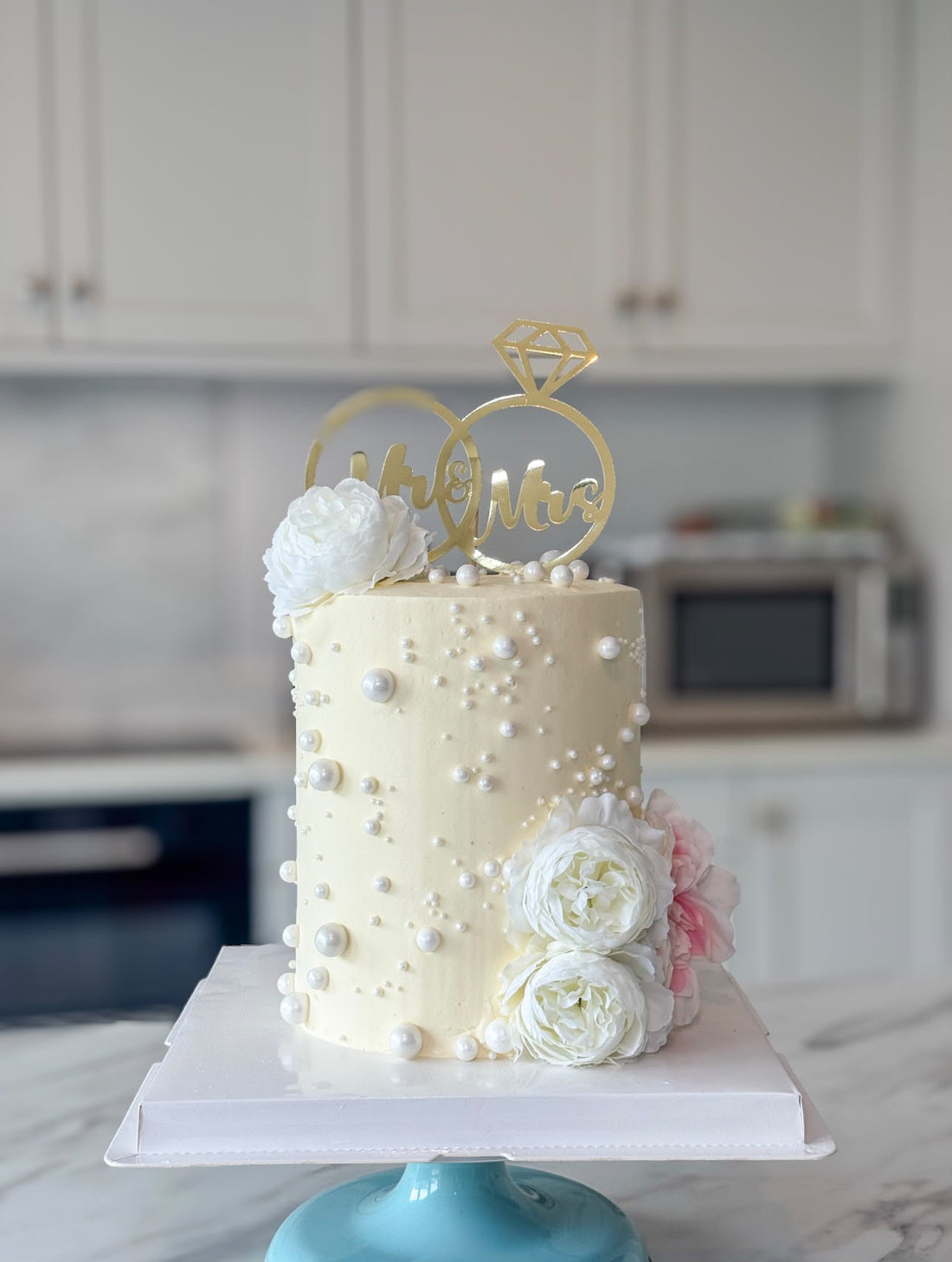 10' Frosted Cake